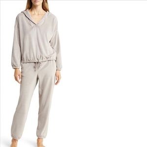 Barefoot Dreams 2 piece Velour Jogger set. Never worn. Blush size Large both.